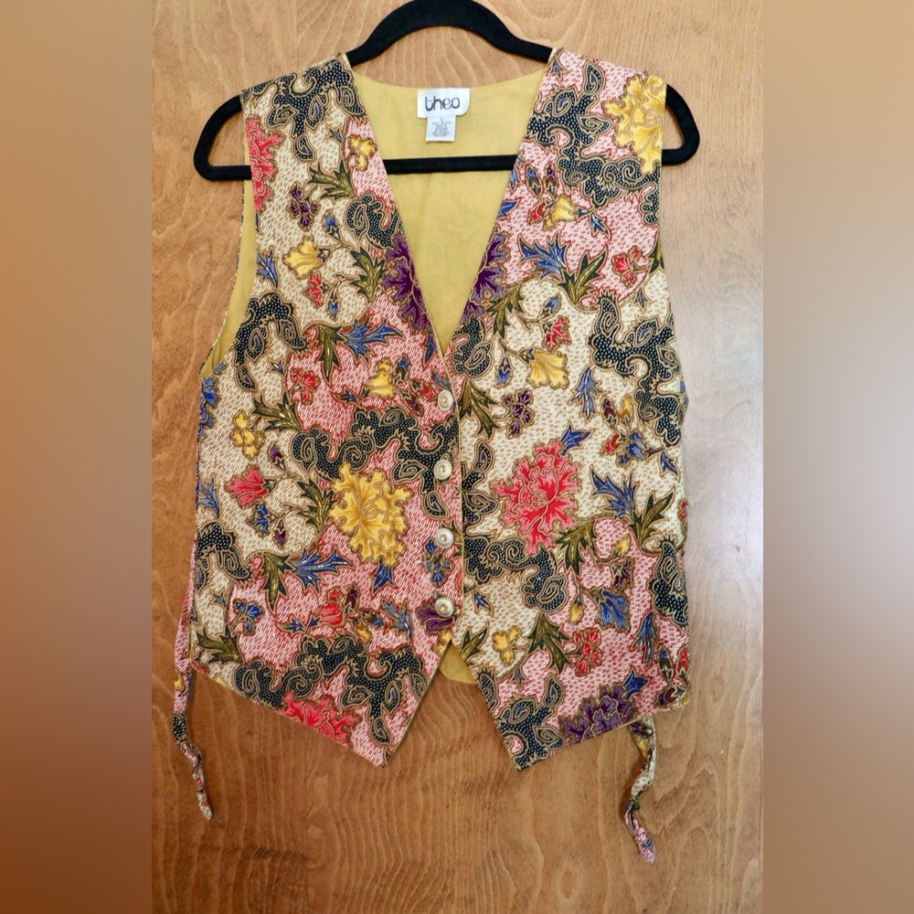 Theo Women's Floral Vest - Multicolor
